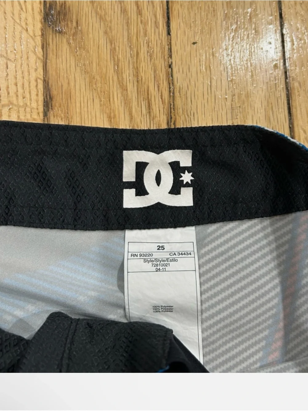 DC Shoes Boys Black, Blue & White Plaid Board Shorts Y2K Rare